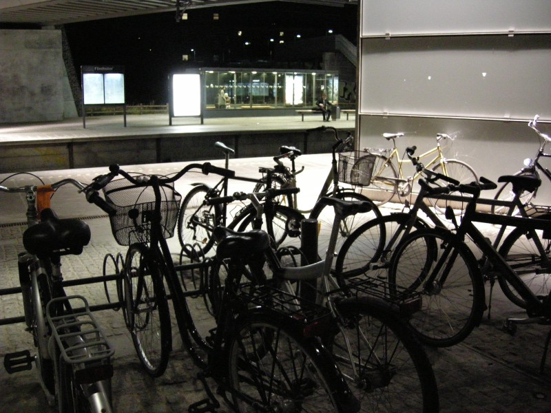 自転車とコペンハーゲン近郊の駅